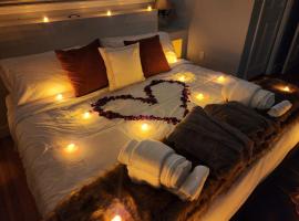 Hot Tub, Electric Bikes, Solo Stove, Projector, Smores, hotel v destinaci Marblehead
