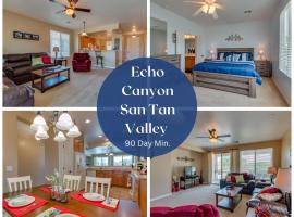 Active Adult Community Right on the Golf Course home、San Tan Valleyのコテージ