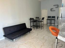 Piarco Airport Guest House, hotel di Piarco