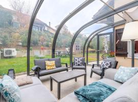 ALPILOC - Town house with garden and winter lounge, hotel in Annecy