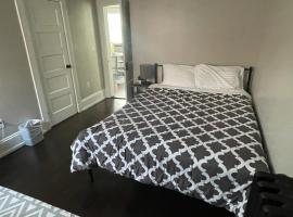 HomeStay B&B in Boston - 3 locations in Dorchester, ubytování v soukromí v destinaci Boston