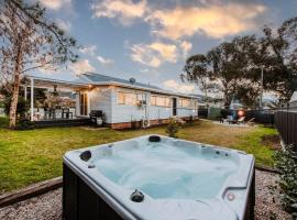 Charlie's Stylish Family-Friendly Cottage in Downtown Mudgee, ξενοδοχείο σε Mudgee