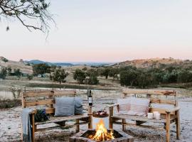 Canguri Boutique - A Memorable Farmstay near Mudgee, vacation home in Piambong