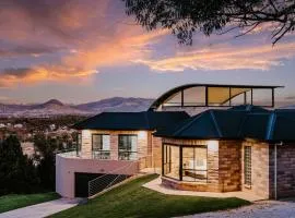 'Tyalla Lodge' Unique Luxe Design in the Mountains
