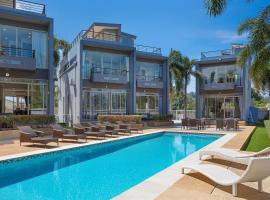 Pool Access Villa Argent 8, 3-Bedroom near Mission Hills Golf, hotel v destinaci Thalang