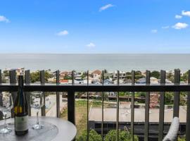 Sails by the Bay - Ocean Views - Wi-Fi - Netflix, hotel in Frankston
