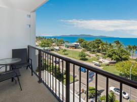 Nestled In A Prime Spot With Stunning Oceanviews, hotel in North Ward
