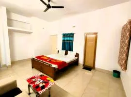 Indrani Stay - near Central Park Metro