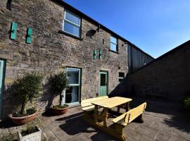 4 Bed in Whaley Bridge PK534, hotel with parking in Whaley Bridge