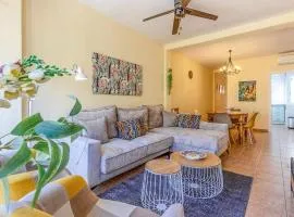 Cozy Apartment In Santiago De La Ribera With Wifi