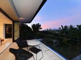 61 Murphy Street—A Poolside Villa for Four