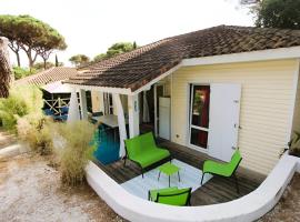 GASMIM29 - Golfe de St-Tropez, chalet climatisé dans domaine arboré, cabin in Gassin