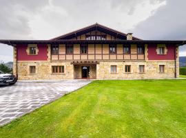 Amplia casa rural en entorno natural, chal&eacute; alpino em Ziortza-Bolibar