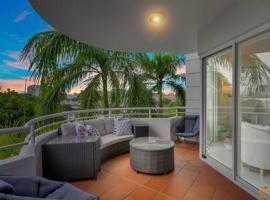 The heart of Cairns City with panoramic views, villa Cairnsis