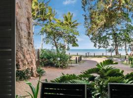 Mai at Coral Horizons: A Relaxed Beach Retreat, strandhotell i Palm Cove