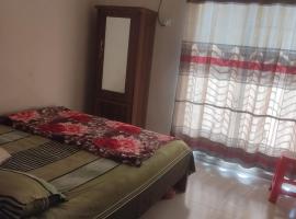 Secured Family Studio Apartment-near Airport,AC,Fridge,WiFi,Stove, apartment in Dhaka