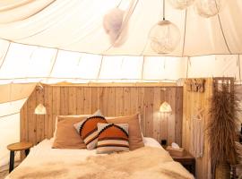 Comfort Tipi Marie, Tipi Bo Deluxe & tent Nicolaï - 'Glamping in stijl'، مكان عطلات للإيجار في Lembeke