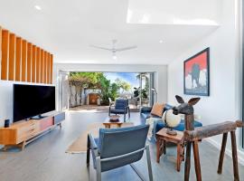 'Seaside Garden' Luxe Living at Sunset Beach, villa in Fannie Bay