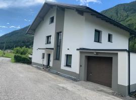 Ferienwohnung mit Bergblick in Bad Bleiberg、バート・ブライベルクのアパートメント