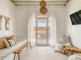 Cavos Paros Stunning Two bedroom Apartment With Spacious Veranda In Aliki, Paros