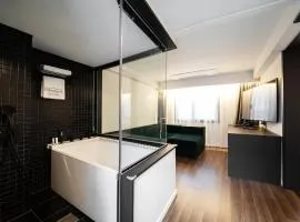 Moyen Hotel