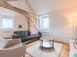 Charming 2-bedroom apartment at Croisé Laroche, Ferienwohnung in Marcq-en-Baroeul