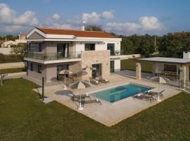 Villa Serena in Central Istria for 8 people with private heated pool, hotel u gradu Cukrići