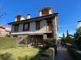 Casa Rural Portal de Numancia ll, hotel u gradu 'Garray'