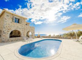 Villa Dioni Tria, hotel with parking in Pirgos