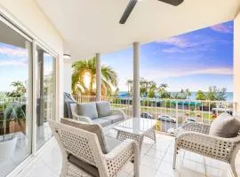 Arafura Abode - Oceanfront Stay with Stunning Views