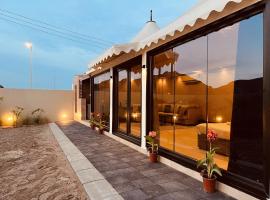 ONE Elegant Cottage near the Beach، كوخ في مسقط