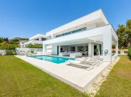 797 HOLIDAY RENTALS - Lujosa y moderna villa en Puerto marina
