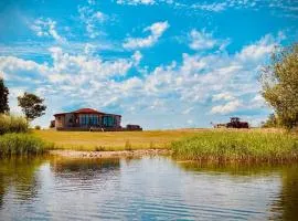 The Angel - Luxury Lakeside Lodge