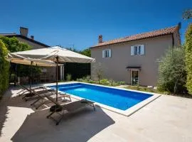 Villa Vin with 2 bedrooms and pool in Porec