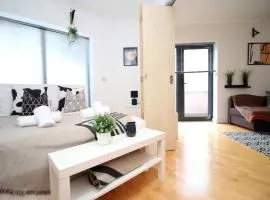 Centrally Located Spacious 2BR | CoHost Partners