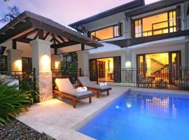 The Villa at Temple - A Luxury Resort Hideaway, villa in Port Douglas
