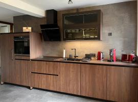 Haus Mariechen Whg 2- nahe Silbersee mit Terrasse & Sauna, Freibad fußläufig, hotell i Frielendorf