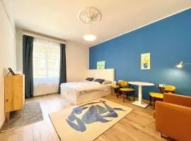 Stray Birds Fashion Apartment with 2PPL/WIFI/AC