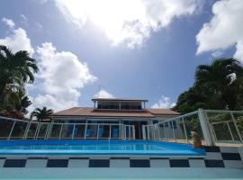 L'oiseau du paradis villa calme, centrale, piscine, hotel v destinácii Le Lamentin