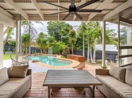 'The Moondah Manor' A Poolside Family Retreat – dom wakacyjny w mieście Mount Eliza