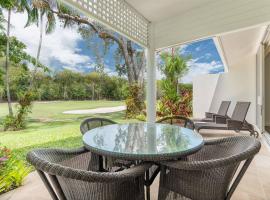 Tropical Resort-style Living on Mirage Golf Course, vacation home in Port Douglas