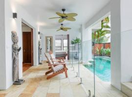 Palm Bliss Villa - A Central Balinese Pool Oasis, villa in Port Douglas
