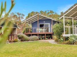 Blue Cabin Bliss at Aldinga Bay Holiday Village, hotel a Aldinga Beach