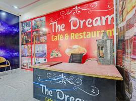 OYO The Dream Restaurant & Cafe, hotel a Nārnaul