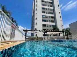 O seu apê na praia, 2 dormitórios, com piscina, beach hotel in Barra Velha