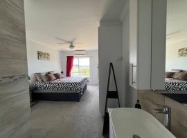 Beautiful suite Game Park view, βίλα σε Gqeberha