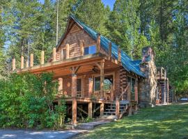 Alpine Adventures Cozy Log Cabin with Deck and Views!, hotell i Alpine