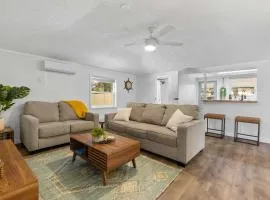 4 Mi to Dtwn Jensen Beach Cottage