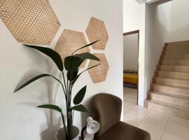 Solehah Homestay – hotel w mieście Seri Iskandar