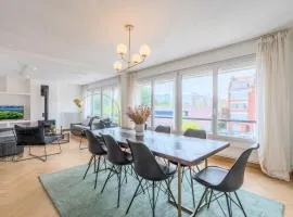 Large 130 m² 4-bedroom apartment